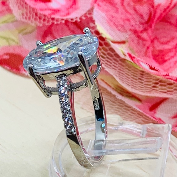 6 Ct CZ Big Oval Silver Ring - Picture 5 of 5